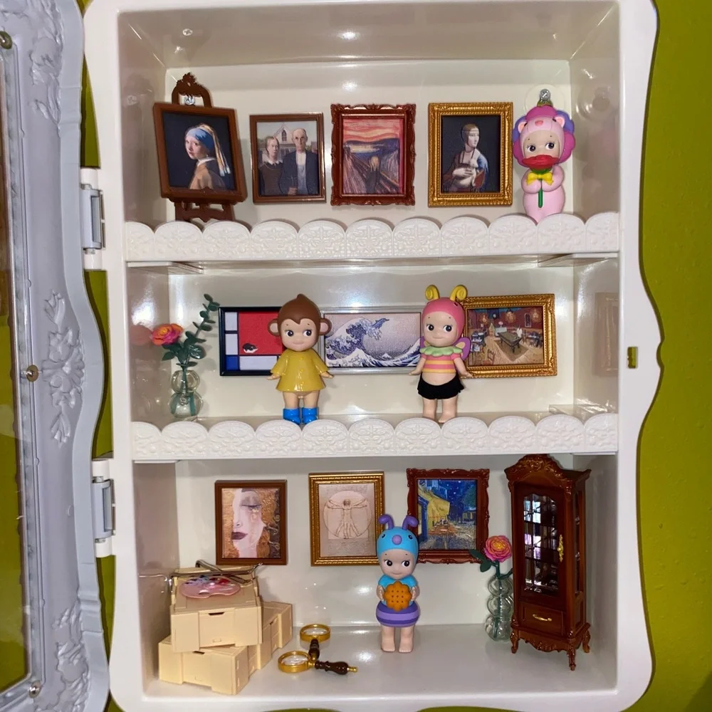 Viral gilded display shelf